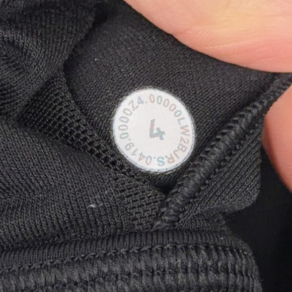 Lululemon Sports Bra Womens 4 Black Mesh Criss Cross Back Padded Breathe It In - Picture 12 of 15